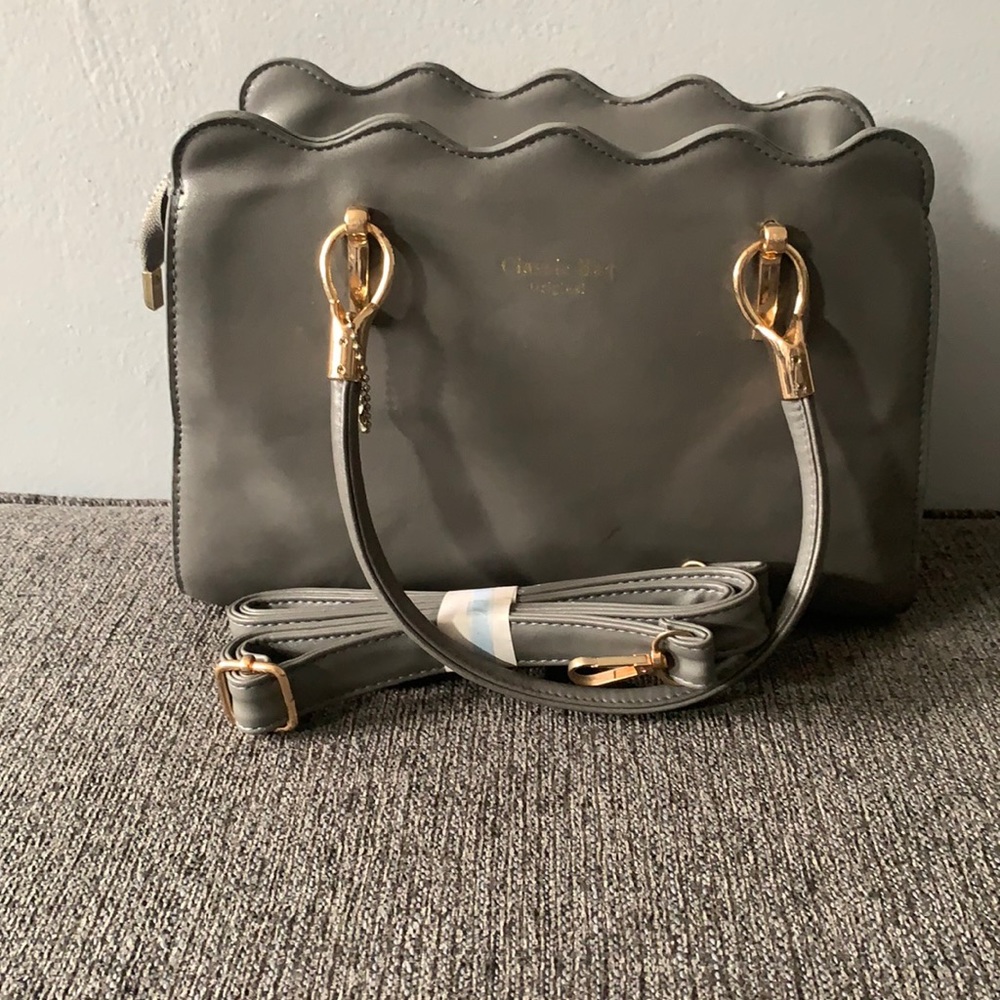 Crossbody bag with strap on or off